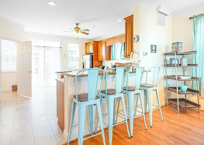 Saint Louis Ave, Unit D Holiday home *