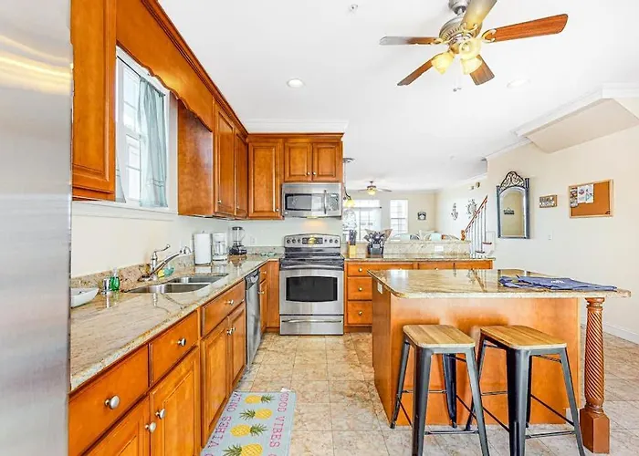 Saint Louis Ave, Unit D *