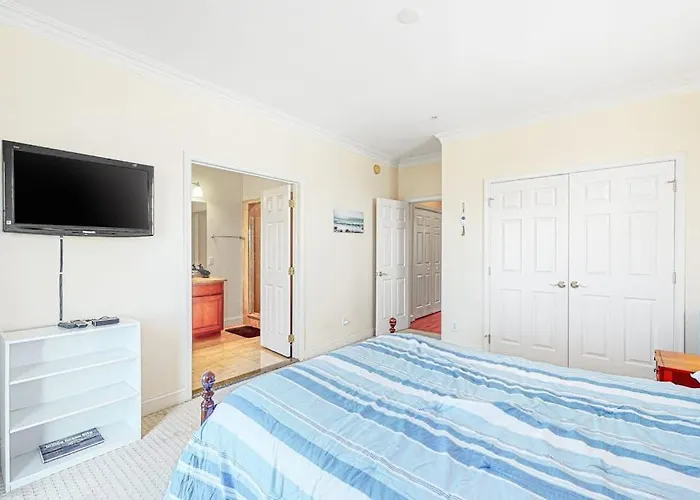 Saint Louis Ave, Unit D Holiday home