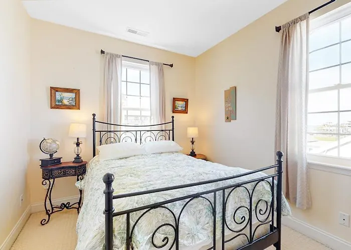Saint Louis Ave, Unit D