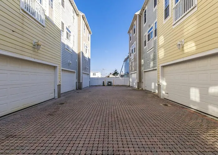 Saint Louis Ave, Unit D Holiday home